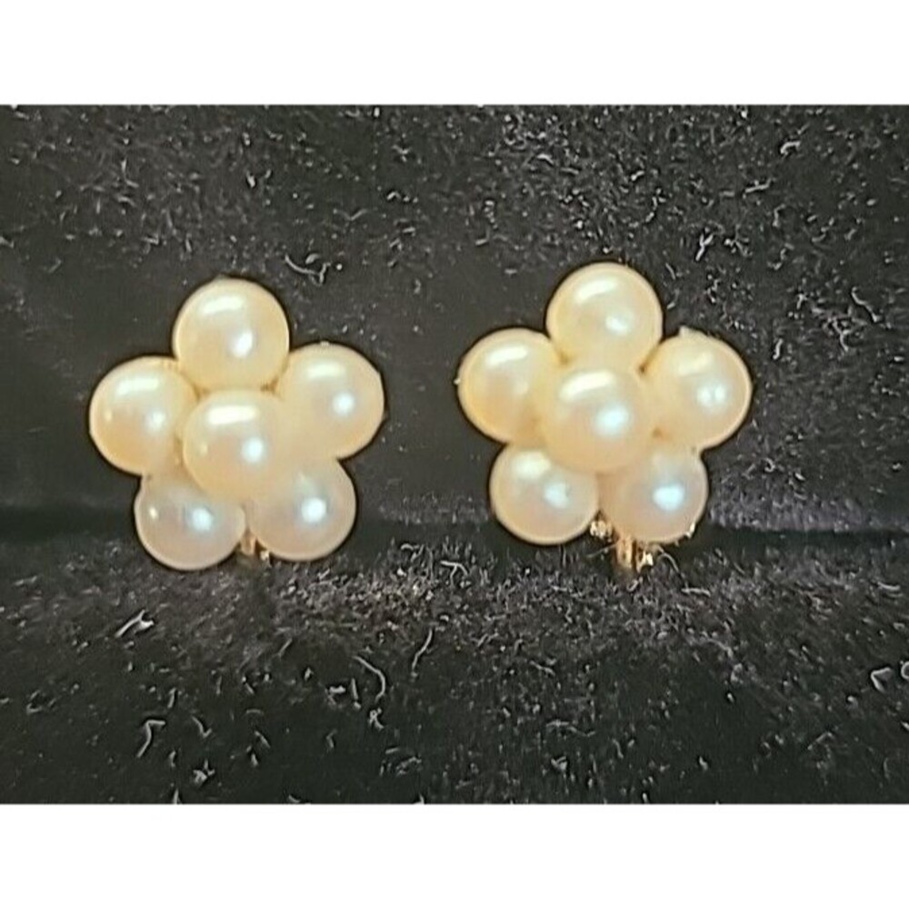 Vintage Faux Pearl Flower Gold-tone Clip-on Earrings